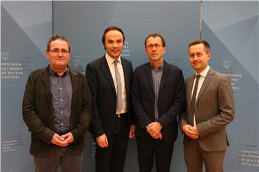 L'assessore Achammer con il suo team: il direttore della Istruzione e Formazione tedesca Tschenett, il direttore di Dipartimento Gatterer  e il referente personale Pattis. Foto: USP/Dejaco