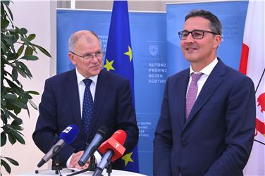 Il presidente Kompatscher e il commissario UE Andriukaitis a Bolzano. Foto: USP/rc