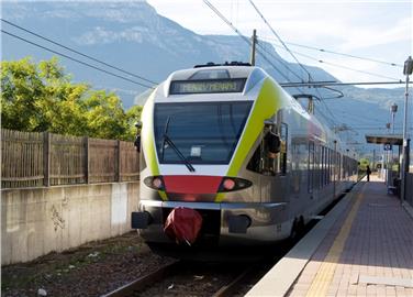In caso di ritardi o soppressioni i possessori di AltoAdige Pass che viaggiano abitualmente sui treni riceveranno un rimborso (Foto USP/STA)