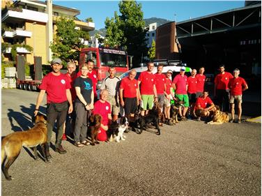 Il gruppo della Federazione unità cinofile dell'Alto Adige durante l'intervento per il terremoto in Abruzzo nel 2016. Foto: USP/Agenzia per la Protezione civile
