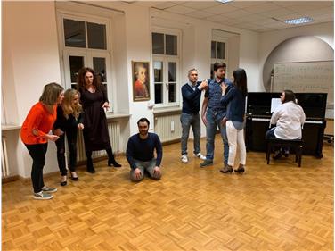 Prove di canto lirico alla Scuola musicale Vivaldi per i protagonisti dell'opera Imeneo. Dalla prossima settimana, prove al Centro Trevi