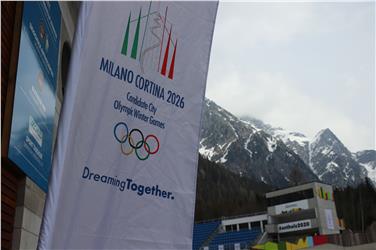 Il logo della candidatura di Milano-Cortina per le Olimpiadi 2026 allo stadio del biathlon di Anterselva (Foto USP/mb)