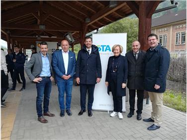 La consegna dei lavori a Chiusa e Colle Isarco: il direttore STA Joachim Dejaco, il sindaco di Brennero, l'assessore alla mobilità, il sindaco di Chiusa, l'assessore all'Ambiente e il presidente della STA Ausserdorfer. FOTO: USP/ Margit Perathoner