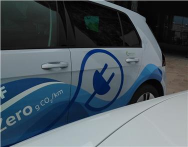 Viaggiare a emissioni zero e senza far rumore: incentivi fino a 10.000 euro a chi acquista una e-auto (Foto: USP/Angelika Schrott)