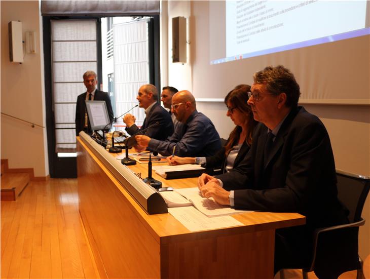 I componenti del Comitato di sorveglianza riunitosi a Bolzano. Foto: USP