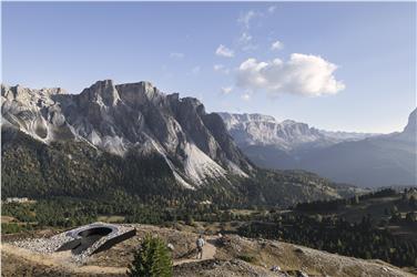 I balconi panoramici sono pensati per raccontare le peculiarità che rendono così straordinarie le Dolomiti. Nella foto quello sul Mastlé a S. Cristina/Gardena . Foto: USP/Oliver Jaist