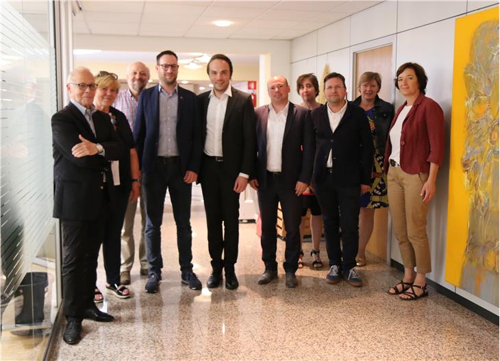 L'assessore Philipp Achammer con Dieter Mayr e la delegazione di sindacalisti (Foto USP)