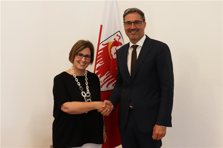 Incontro a Palazzo Widmann fra la nuova direttrice del carcere di Bolzano, Francesca Gioieni, e il presidente Kompatscher (Foto USP/mb)