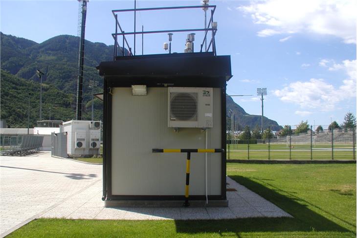La stazione di misura della concentrazione di ozono nell'aria di Laives (Foto USP/Agenzia ambiente)