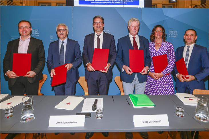 Da sinistra Hopfinger, Gentile, Kompatscher, Caramaschi, Giancane e Lebruto. Foto: USP/Oskar Verant