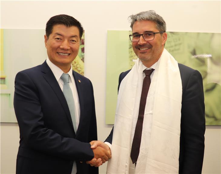 Lobsang Sangay e il presidente Arno Kompatscher(Foto: USP/GST)