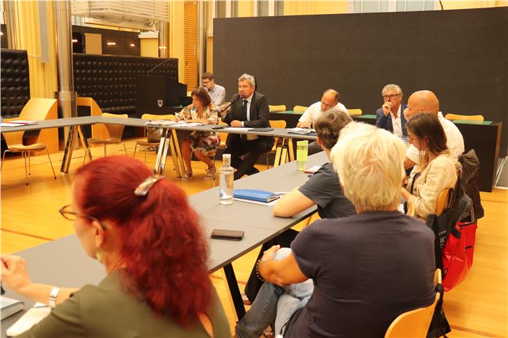 Il direttore generale Alexander Steiner ha illustrato ulteriori dettagli della proposta dell'Amministrazione provinciale - Foto: USP/Guido Steinegger