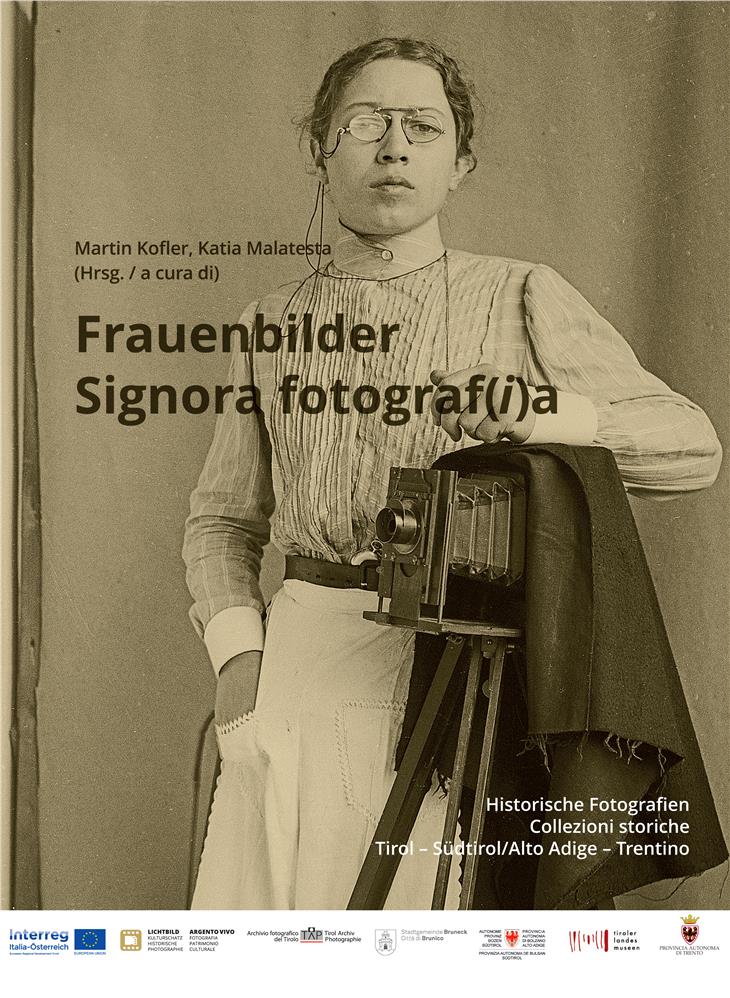 La copertina del libro "Frauenbilder - Signora fotograf(i)a"