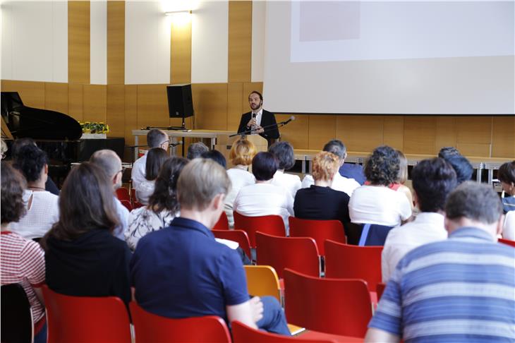Assessore Achammer alla conferenza d'inizio dell'anno scolastico 2019/20 della scuola e della scuola dell'infanzia tedesca annuncia misure per una scuola plastic free -  Foto: USP/Istruzione tedesca