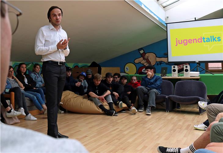 L'assessore Philipp Achammer incontra i giovani Foto Usp