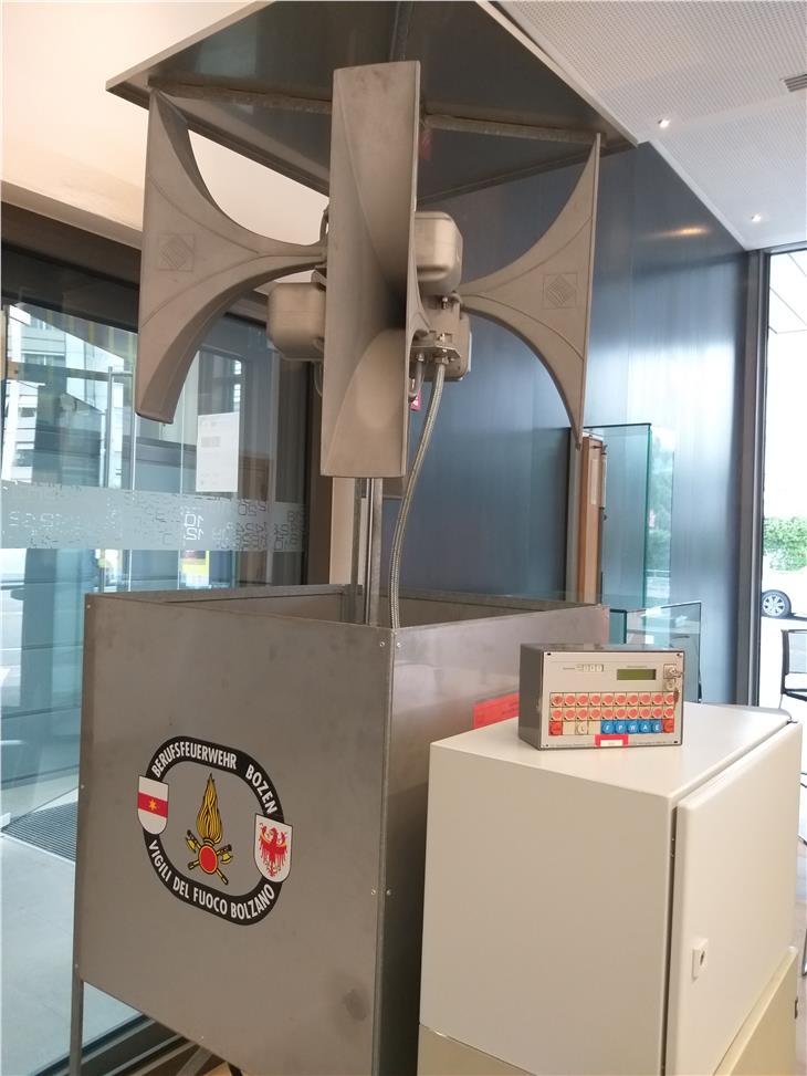 Una vecchia sirena di allarme della protezione civile "in mostra" alla notte della ricerca (Foto: ASP/Maja Clara)