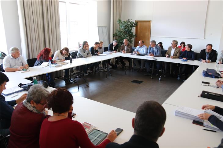 L'incontro della delegazione pubblica e le organizzazioni sindacali (Foto ASP/Silvia Fabbi)