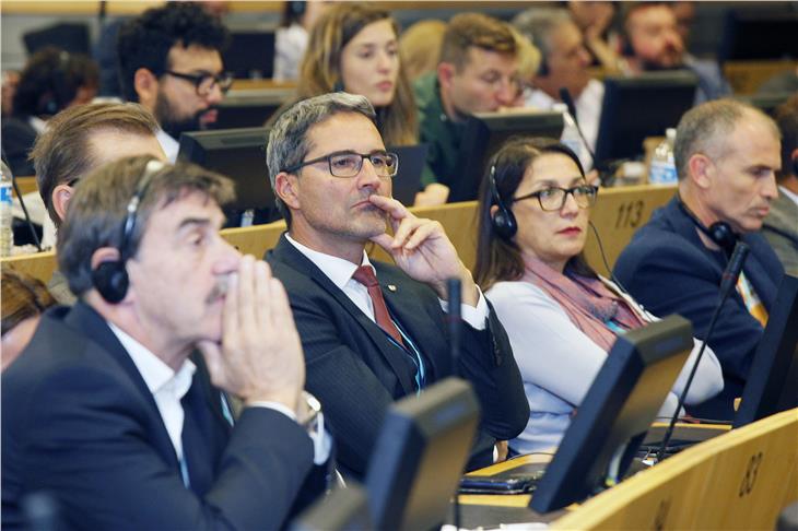 Kompatscher a Bruxelles durante la riunione del Comitato delle Regioni (Foto: ASP/Alexander Louvet)