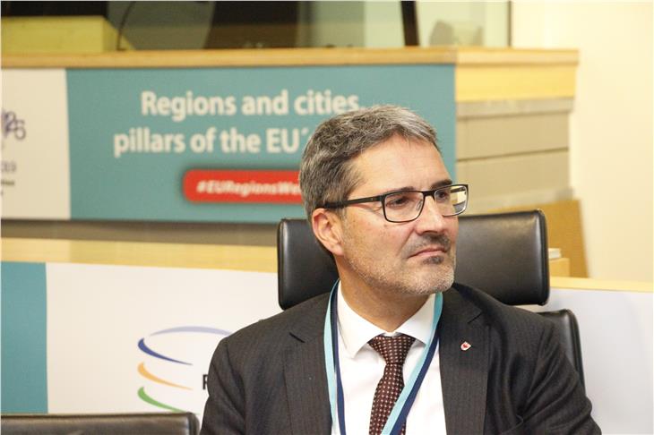 Il presidente Kompatscher al Comitato delle Regioni: "L'UE deve agevolare l'accesso dei consumatori ai prodotti locali, anche nelle mense" (Foto ASP/Guido Steinegger)