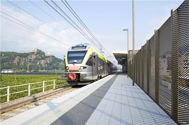 Niente treni, domenica 13 ottobre, alla stazione Casanova lungo la linea Bolzano-Merano (Foto: STA/Riller)