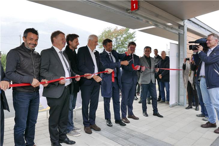 L'assessore Daniel Alfreider ha inaugurato la nuova stazione ferroviaria di Stava nel Comune di Naturno (Foto: ASP/Roman Clara)