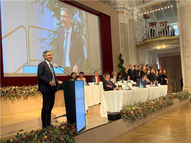 Il presidente Kompatscher a Merano presenta la strategia comune sul corridoio del Brennero (Foto: ASP)