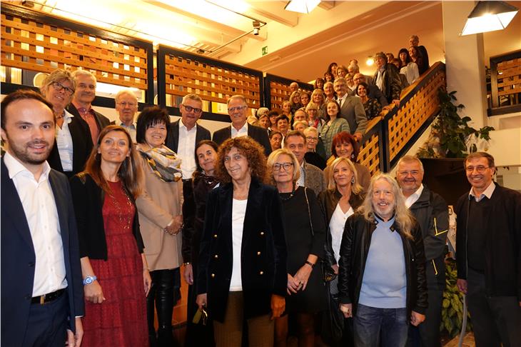 Foto di gruppo per i pensionati della scuola in lingua tedesca alla festa di Bressanone (Foto: ASP/Susanne Gasser)