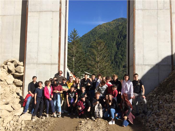 Le classi hanno fatto visitato alcune strutture realizzate dai Bacini montani (Foto: ASP/Scuola Educazione Ambiente SEA)