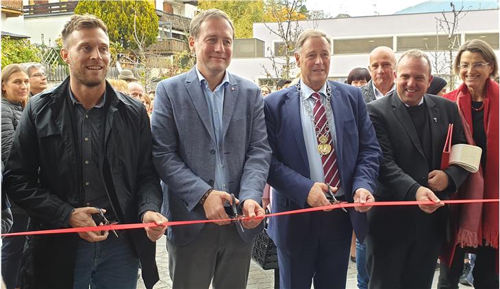 Inaugurazione per il polo scolastico "Alexander Langer" di Vipiteno. Da sinistra: Cola, Bessone, Messner e il decano Schweigl (Foto: ASP/Anna Pitarelli)