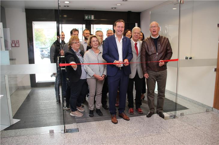 Porte aperte ali uffici del Libro fondiario e del Catasto di Bolzano. L'apertura con l'assessore Bessone assieme ai funzionari (Foto: ASP/Silvana Amistadi)