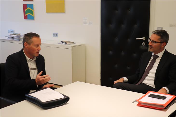 Il nuovo presidente di FISI Alto Adige, Markus Ortler, a colloquio con Arno Kompatscher (Foto: ASP/Johanna Wörndle)