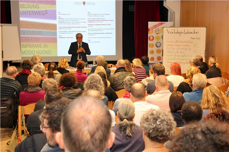 Si è svolto nei giorni scorsi presso il Centro pastorale di Bolzano un interessante convegno incentrato sulle nuove sfide che oggi deve affrontare l’aggiornamento a tutti i livelli (Foto: ASP)