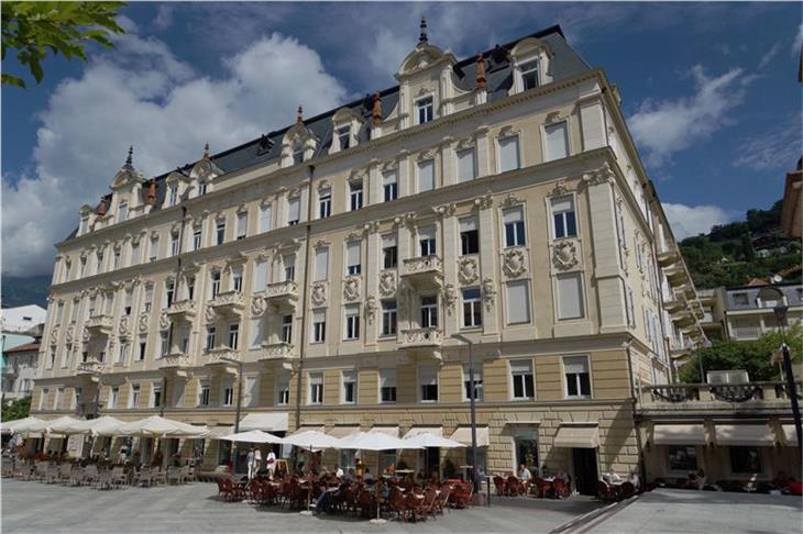Palais Esplanade, in via della Rena 10 a Merano, sede della Mediateca Multilingue e di altri uffici provinciali, sarà sottoposto ad un risanamento generale (Foto: ASP/Cultura italiana)