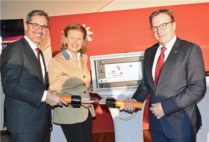 Kompatscher con l'assessora Zoller e il presidente Platter a Nauders (Foto Land Tirol)