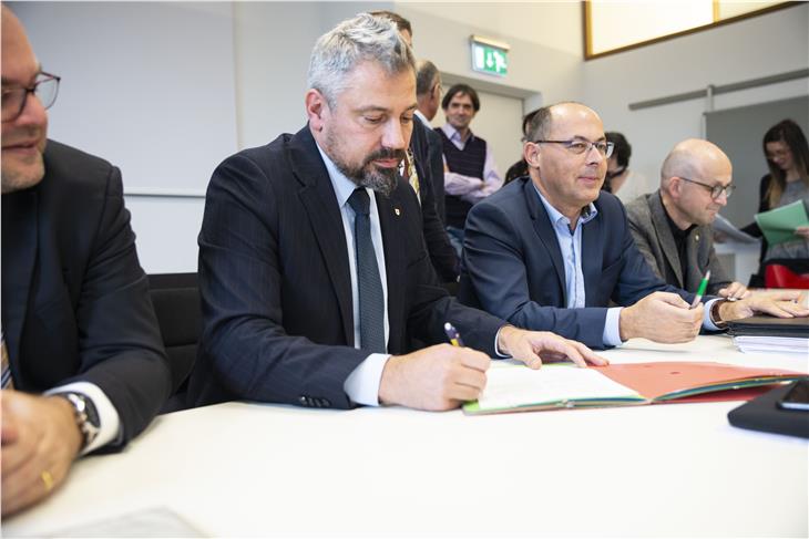 Le delegazioni che sono giunte alla firma la scorsa settimana (foto ASP/Barbara Franzelin)