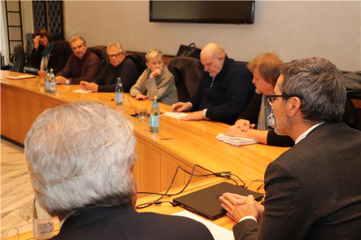 L'incontro fra il presidente Kompatscher e i sindacati sul futuro della Solland Silicon (Foto: ASP/Guido Steinegger)