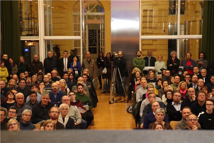 Sala gremita a Palazzo Widmann per la serata informativa sul 5G (Foto: ASP/Thomas Laconi)