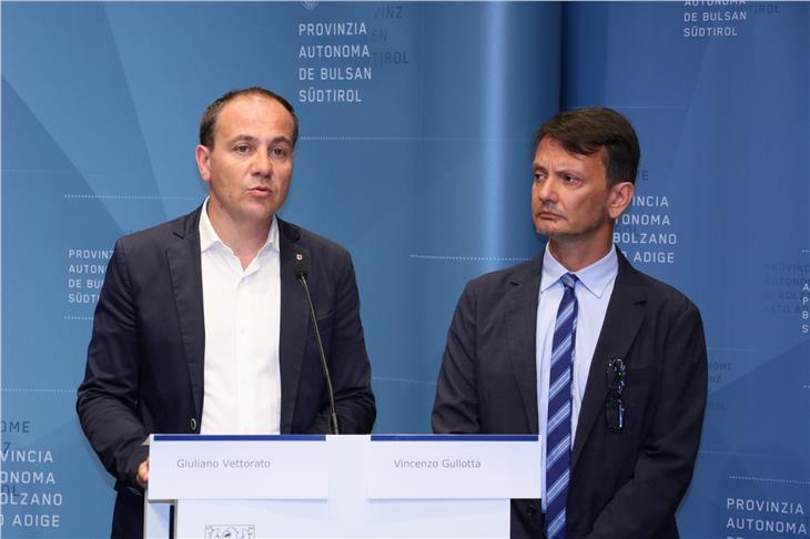 L'assessore alla scuola italiana, Giuliano Vettorato, e il Sovrintendente Vincenzo Gullotta (Foto: ASP)