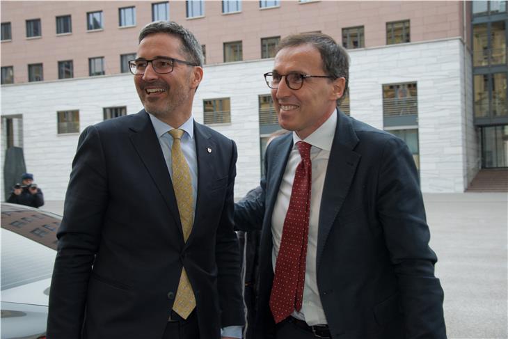 Il presidente Kompatscher accoglie il ministro Boccia a Palazzo Widmann (foto ASP/Peter Daldos)