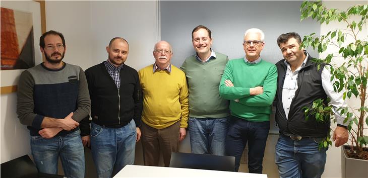 L'assessore Bessone con i presidenti di CAI, AVS e gli altri membri della commissione rifugi (Foto: ASP)