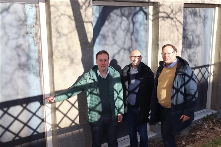 Assessore Bessone: Abbiamo risposto con rigore al degrado all’ex- Pascoli, adottando misure drastiche, quali le lastre d'acciaio, che impediscono intrusioni ed atti vandalici e garantiscono più sicurezza (Foto: ASP/Silvana Amistadi)