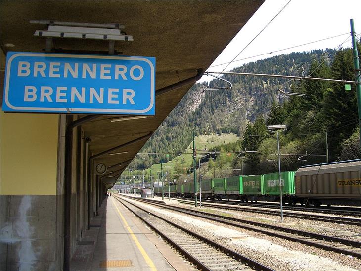 La stazione ferroviaria di Brennero dove sono stati bloccati i due treni diretti dall'Italia verso l'Austria (Foto: CC BY-SA 3.0)