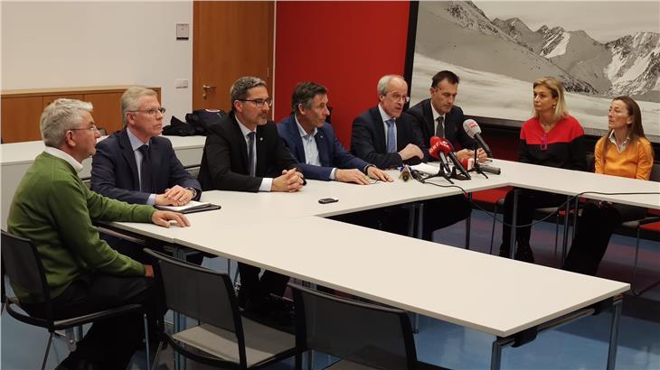 Primo probabile caso di Coronavirus: Pollinger, Cusumano, Kompatscher, Widmann, Zerzer, Bertoli, Pagani, Spoladore (Foto: Agenzia Protezione civile)