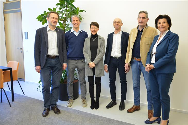 L'assessora Hochgruber Kuenzer e i direttori d'ufficio, da dx, Gunsch (PN Stelvio), Gottardi (pianificazione provinciale) , Bussadori (ripartizione), Hilpold (natura) e Weber (dipartimento). (Foto: ASP/Jutta Kusstatscher)