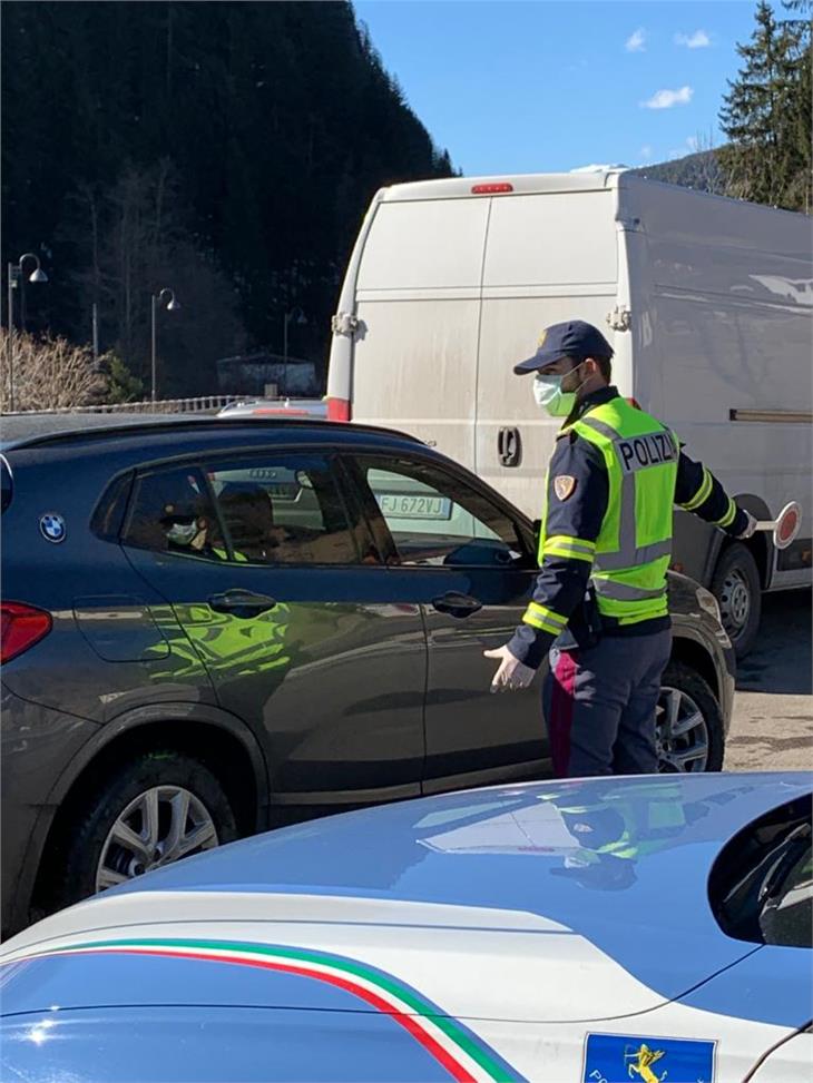 Controlli stradali da parte delle forze dell'ordine in Val Gardena, Val d'Ega e Alta Pusteria (Foto: ASP)