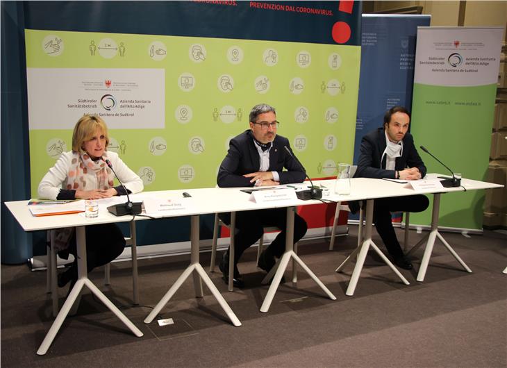 L'assessora Waltraud Deeg ha illustrato le misure previste per la famiglia (Foto: ASP/Silvana Amistadi)