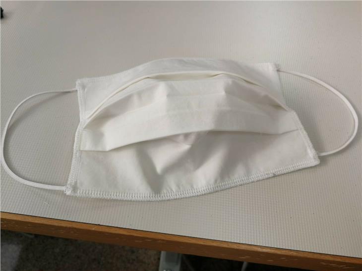 Le aziende del commercio al dettaglio aperte durante l’epidemia ricevono mascherine di tessuto lavabili per i loro dipendenti (Foto: Oberalp Group)