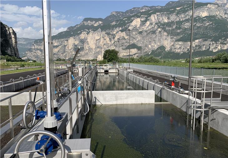 Ecosostenibilità, maggiore funzionalità e capacità depurativa, consumi energetici ridotti. Sono caratteristiche del nuovo depuratore di Salorno entrato in funzione in giugno 2019 (Foto: Agenzia ambiente e tutela clima)
