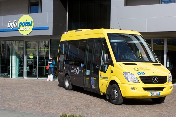 Cresce la richiesta d'informazioni sul trasporto pubblico e la mobilità sostenibile all'Infopoint Mobile di Bressanone. Circa 480 gli accessi giornalieri nel 2019. (Foto: ASP)
