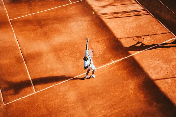 La legge provinciale consente la riapertura dei campi da tennis all'aperto. (Foto: Unsplash)